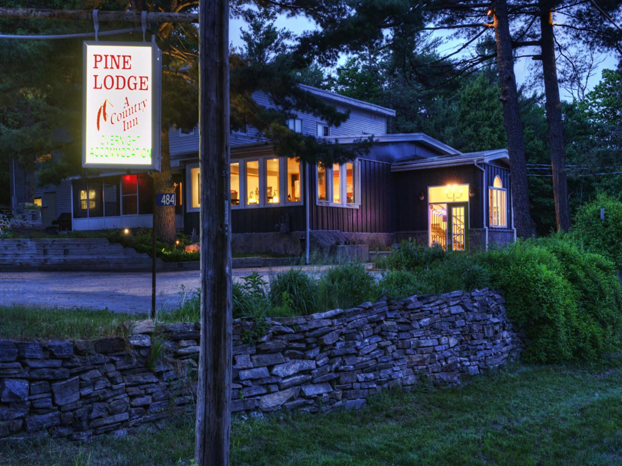 هانتسفيل Pine Lodge Muskoka المظهر الخارجي الصورة